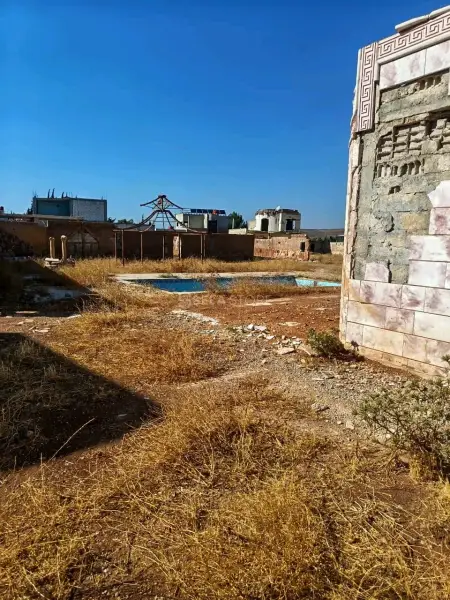 مزرعة معفشة للبيع في خان الشيح 